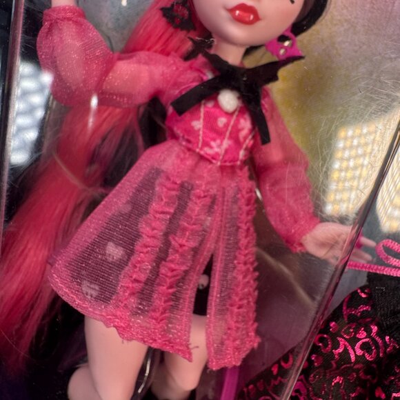 Monster High Doll Draculaura & Bat Vampire Gothic Punk Emo Metal Alternative New - Picture 8 of 12